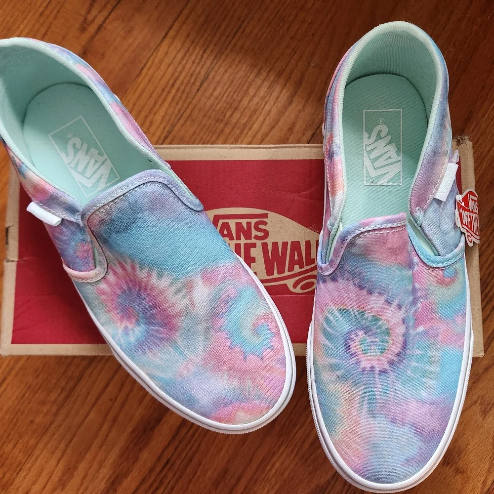 NWT Vans - Picture 1 of 4